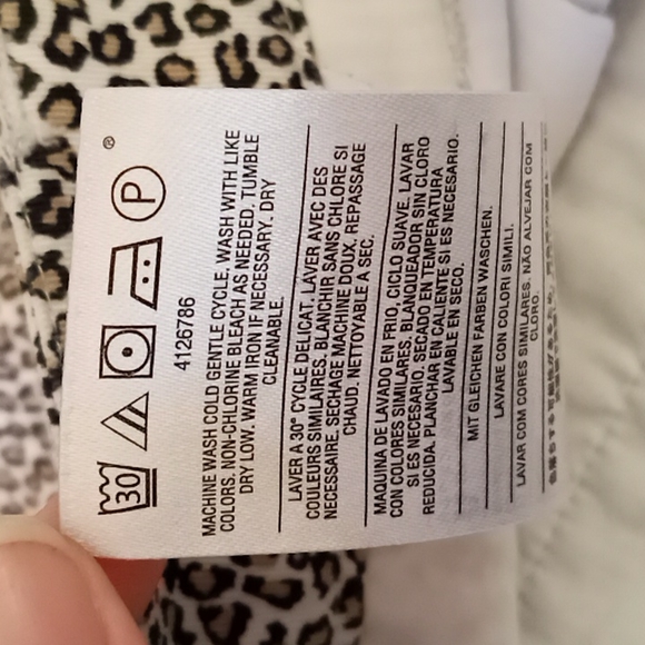 VOLCOM Animal Print Shorts Size 25 White with Cheetah Print - Picture 7 of 7